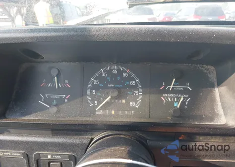 1987 Ford F250 z USA, uszkodzony, nr VIN 1FTFF25N7HPA33055